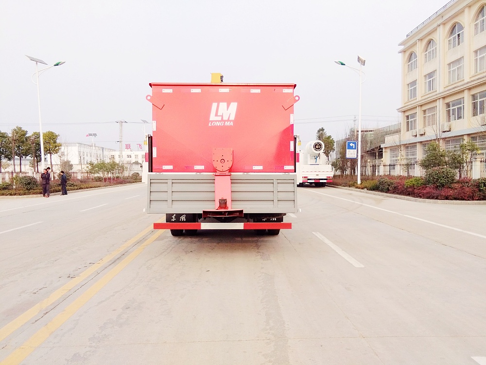 東風(fēng)天錦多功能掃雪車(chē)帶起重機(jī)