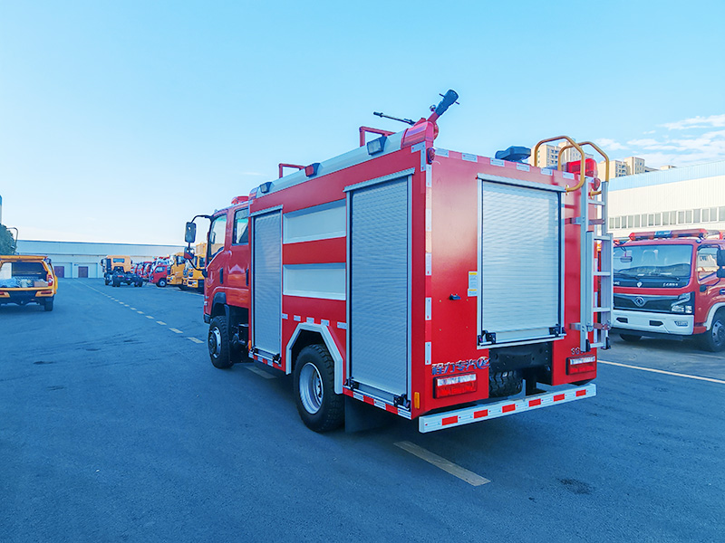 東風四驅(qū)3.5噸水罐消防車(全柴112KW)
