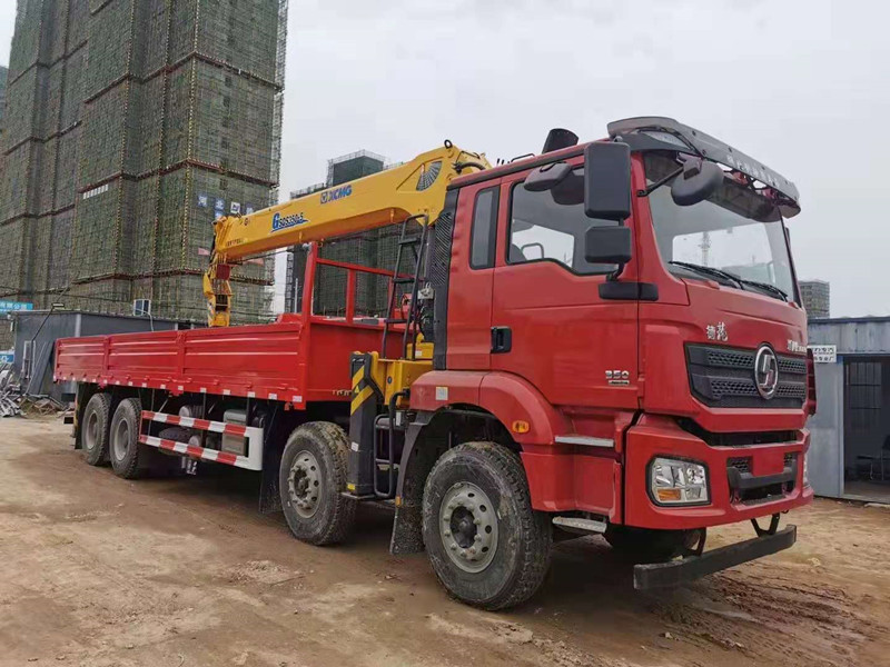 國(guó)六柳汽前四后八隨車(chē)吊全面面市